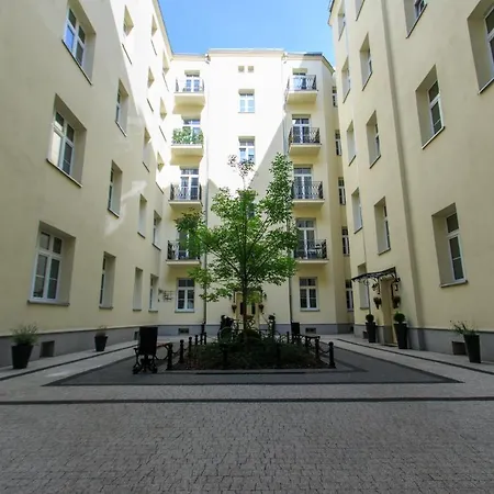 Wilcza * Warszawa